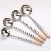 不锈钢手打勺木柄1.5厘(12两）