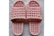 粉红色女胶拖鞋