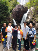 同学真情`，水寨流露